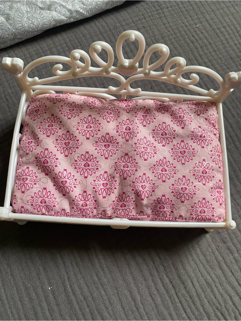American Girl Princess Pet Bed